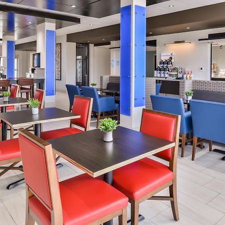 Holiday Inn Express & Suites - Kansas City - Lee'S Summit By Ihg Exterior photo