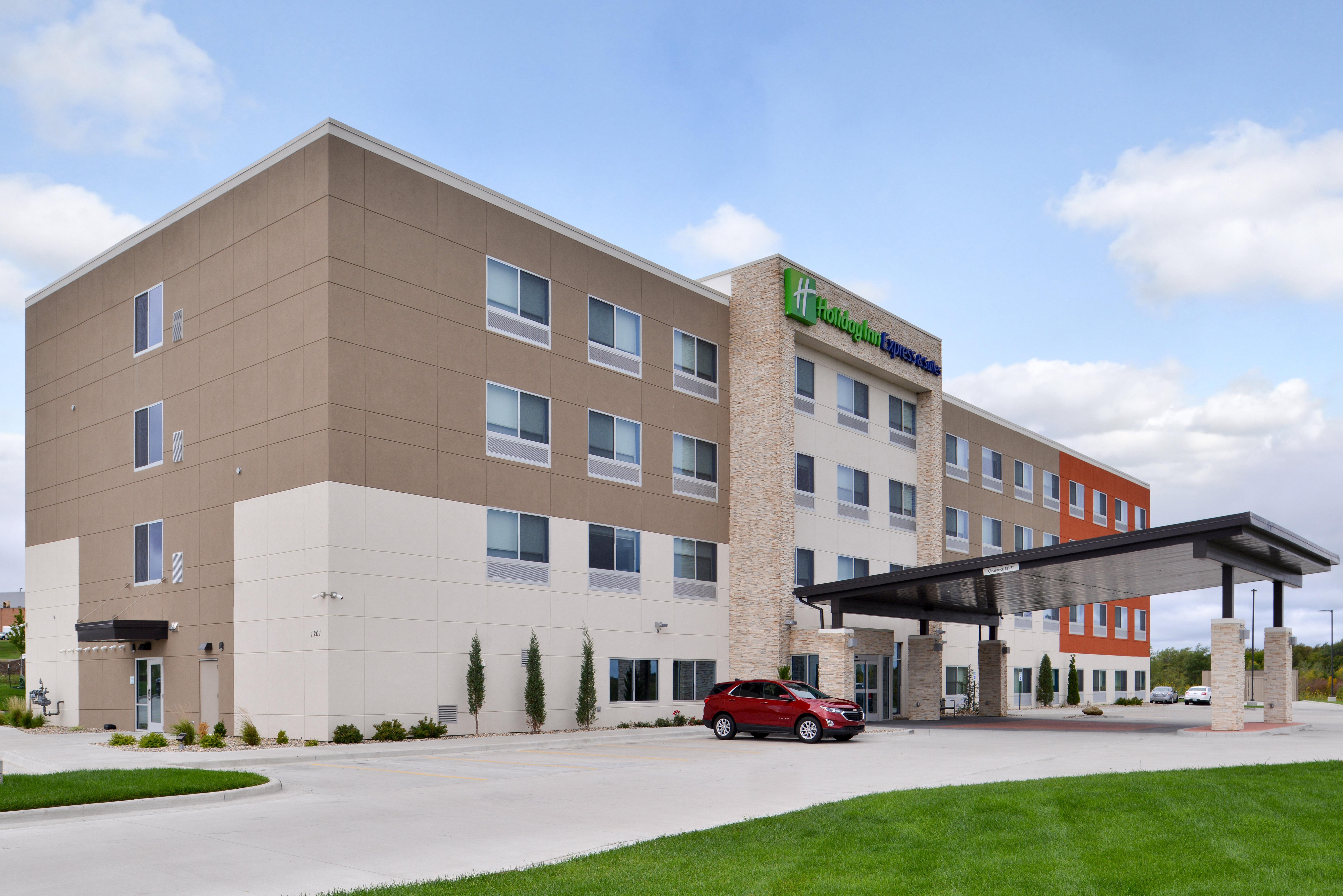 Holiday Inn Express & Suites - Kansas City - Lee'S Summit By Ihg Exterior photo