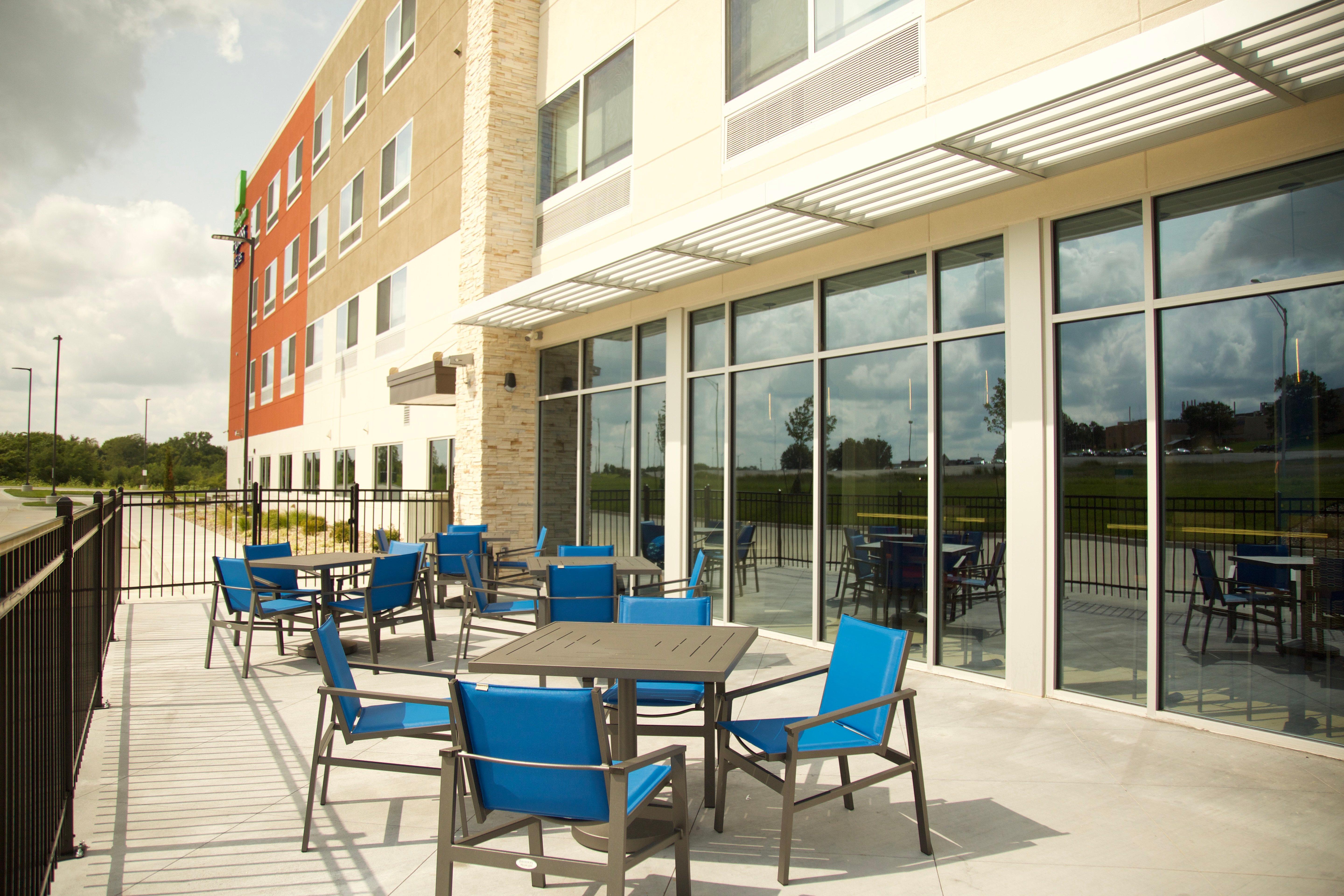 Holiday Inn Express & Suites - Kansas City - Lee'S Summit By Ihg Exterior photo