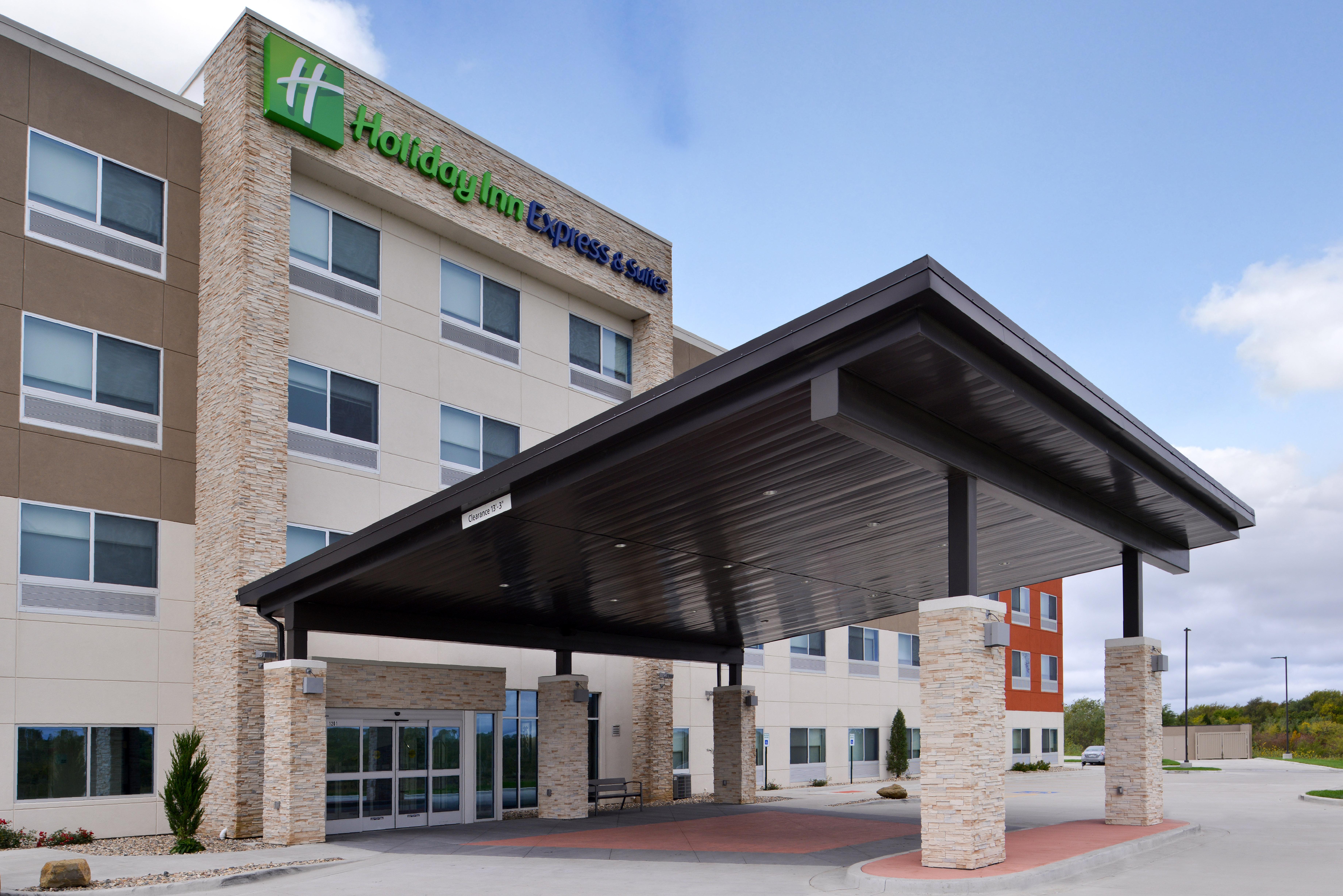 Holiday Inn Express & Suites - Kansas City - Lee'S Summit By Ihg Exterior photo
