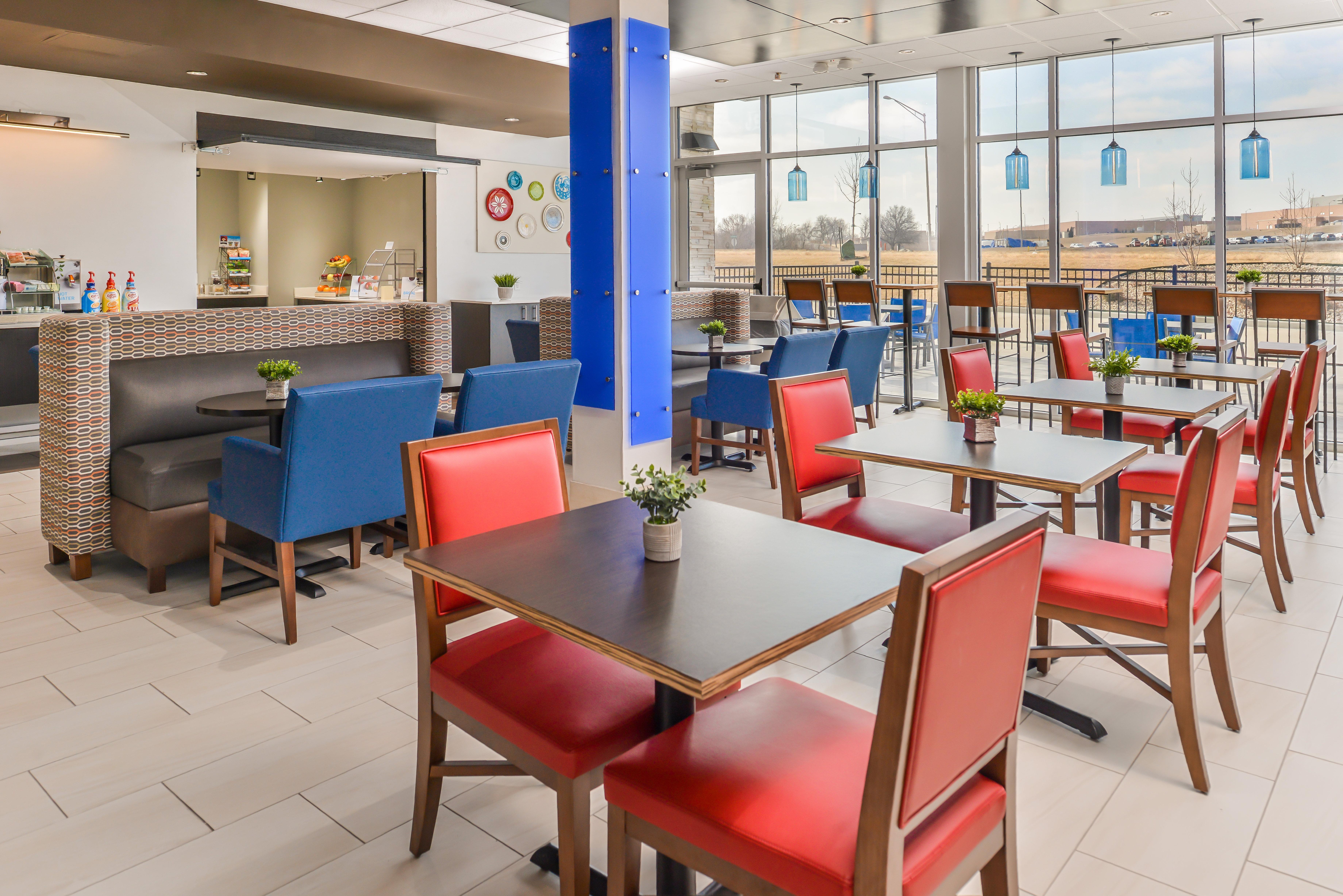 Holiday Inn Express & Suites - Kansas City - Lee'S Summit By Ihg Exterior photo